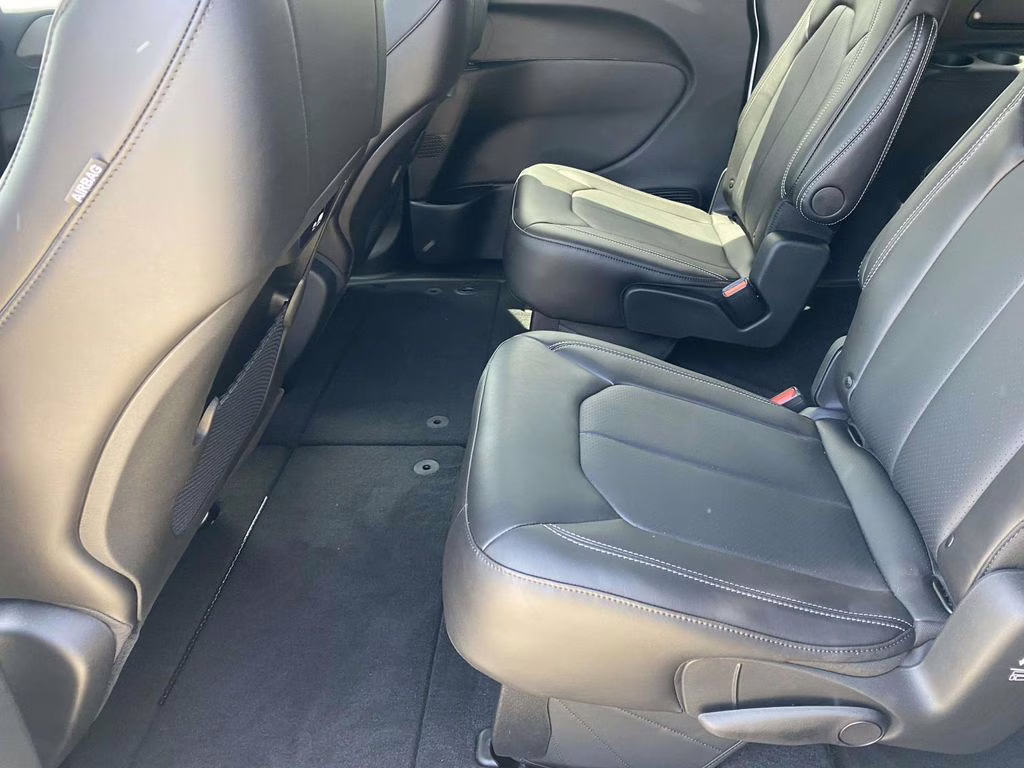 2026 Silver Mist Clearcoat Chrysler Pacifica Select FWD Van