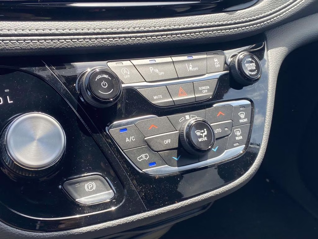 2026 Silver Mist Clearcoat Chrysler Pacifica Select FWD Van