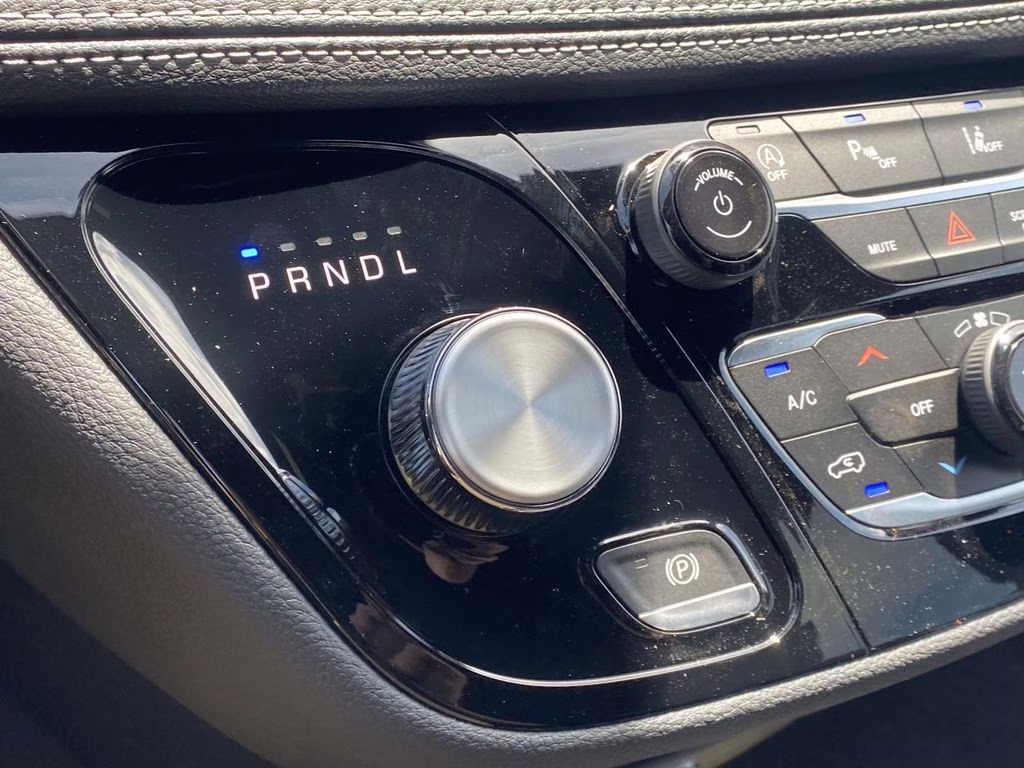 2026 Silver Mist Clearcoat Chrysler Pacifica Select FWD Van