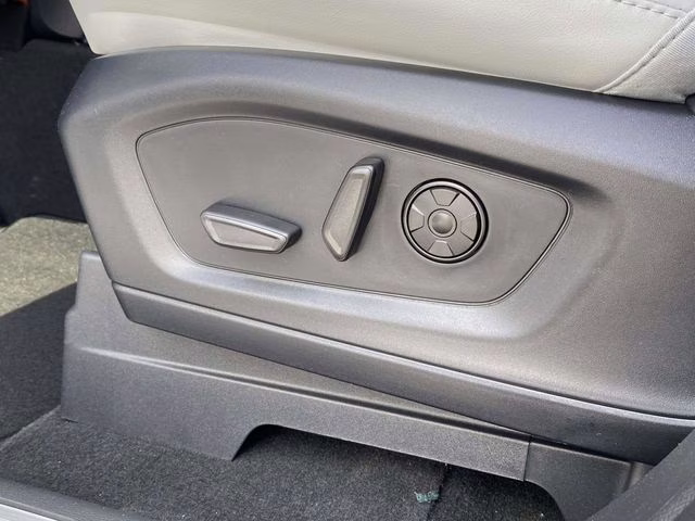 2026 White Metallic Ford Explorer Platinum 4X4 SUV