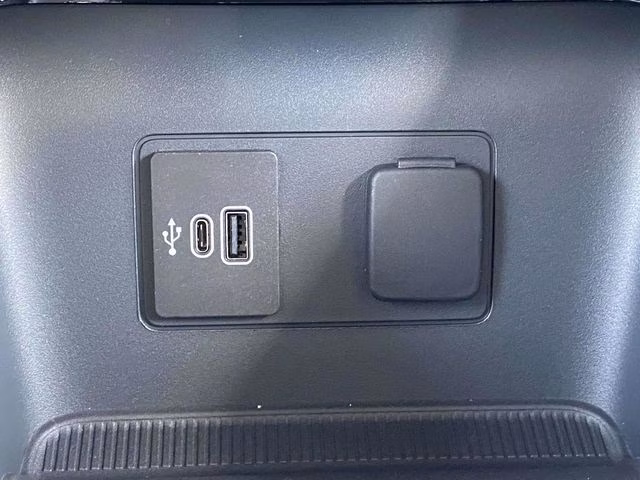 2026 White Metallic Ford Explorer Platinum 4X4 SUV