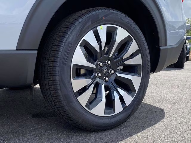 2026 White Metallic Ford Explorer Platinum 4X4 SUV