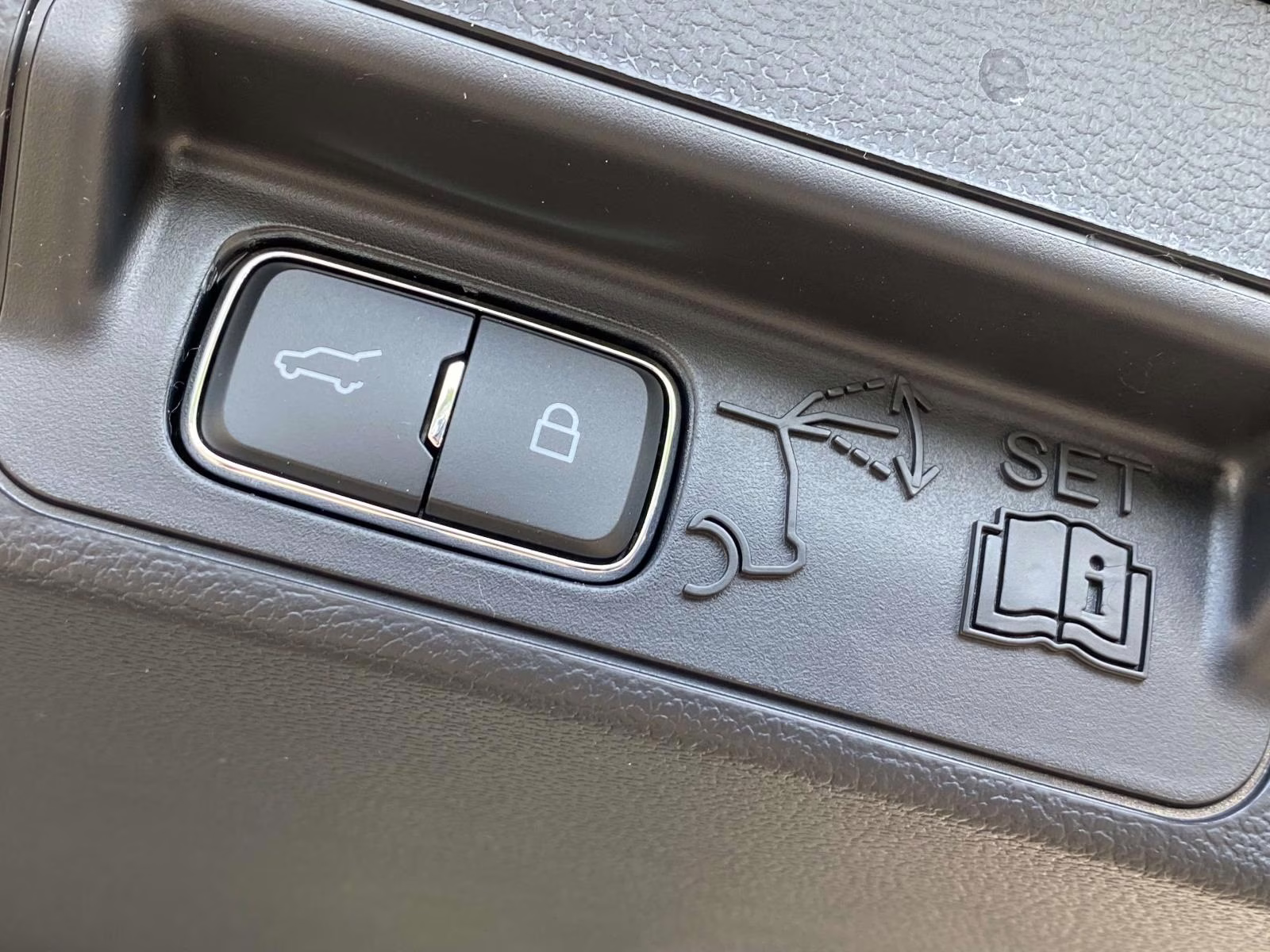 2026 Black Metallic Ford Explorer Platinum 4X4 SUV