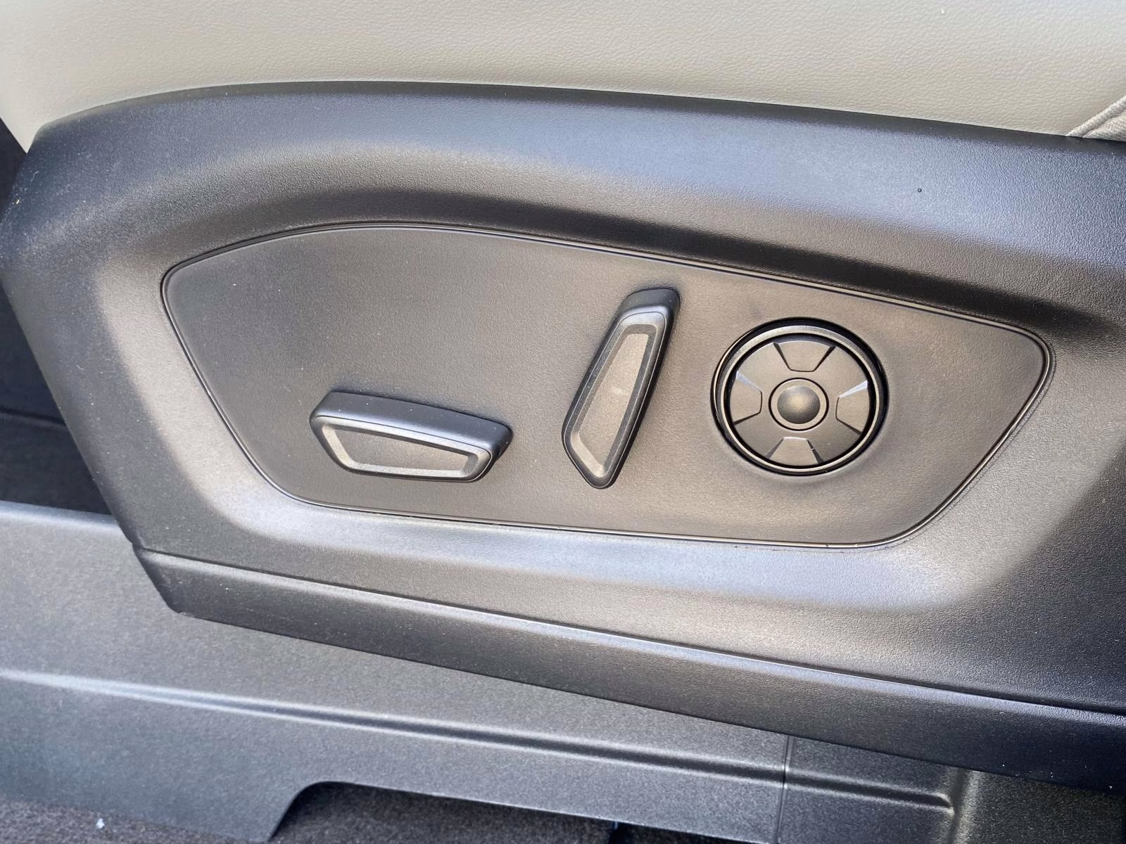 2026 Black Metallic Ford Explorer Platinum 4X4 SUV