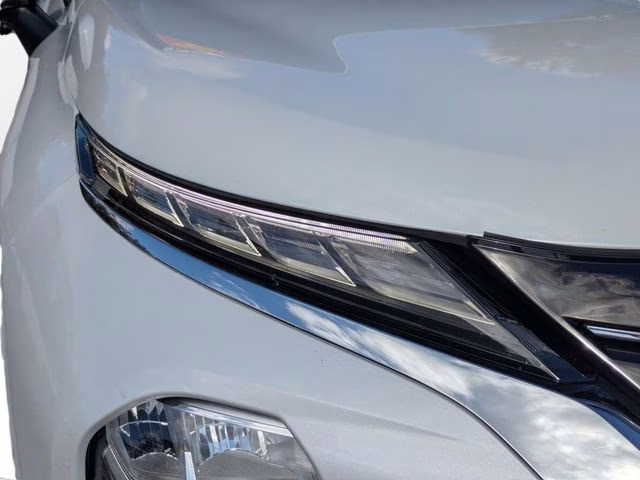 2022 White Mitsubishi Outlander SEL 4X4 SUV