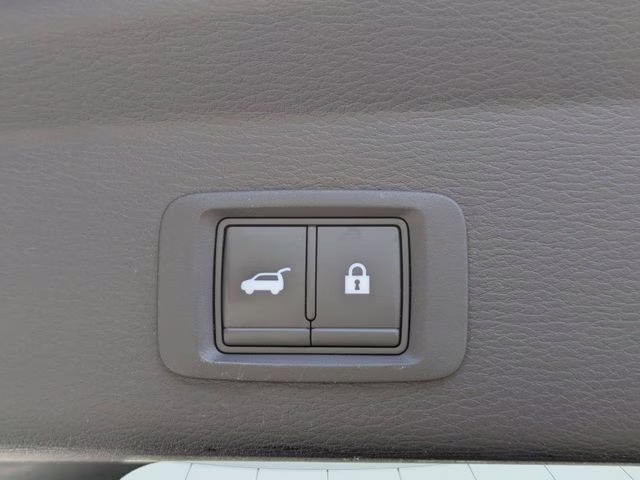 2022 White Mitsubishi Outlander SEL 4X4 SUV