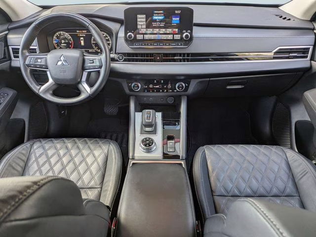 2022 White Mitsubishi Outlander SEL 4X4 SUV