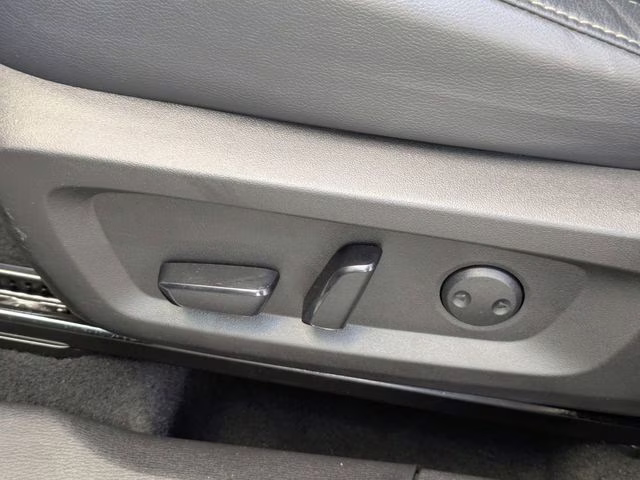 2022 White Mitsubishi Outlander SEL 4X4 SUV