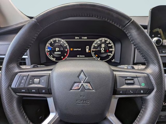 2022 White Mitsubishi Outlander SEL 4X4 SUV