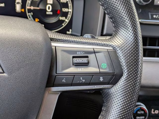 2022 White Mitsubishi Outlander SEL 4X4 SUV