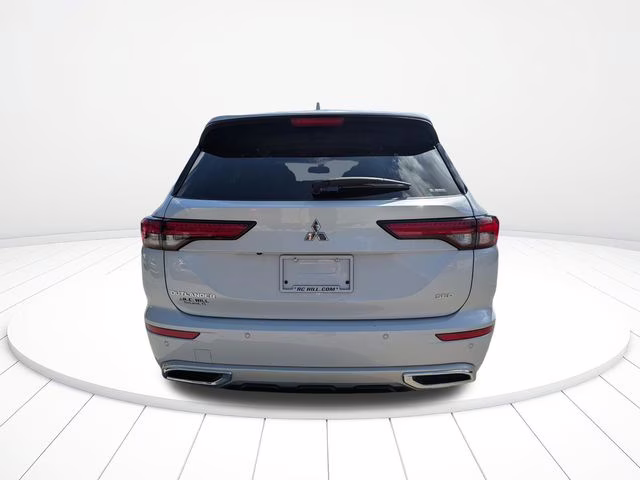 2022 White Mitsubishi Outlander SEL 4X4 SUV