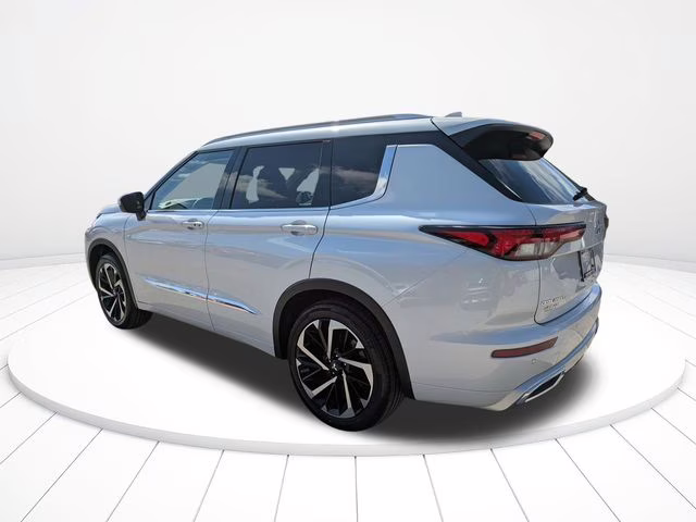 2022 White Mitsubishi Outlander SEL 4X4 SUV
