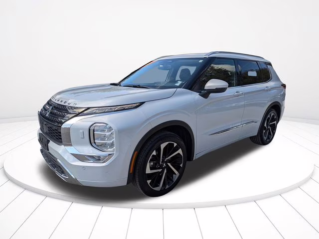 2022 White Mitsubishi Outlander SEL 4X4 SUV