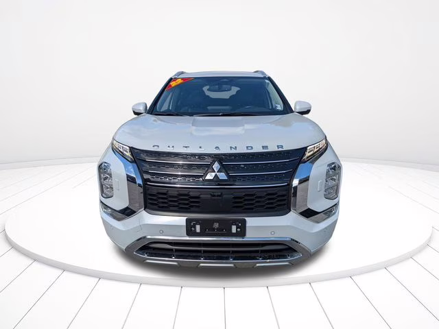 2022 White Mitsubishi Outlander SEL 4X4 SUV