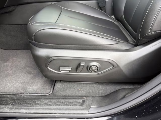 2026 Diamond Black Crystal Pearlcoat Jeep Grand Cherokee Limited 4X4 SUV