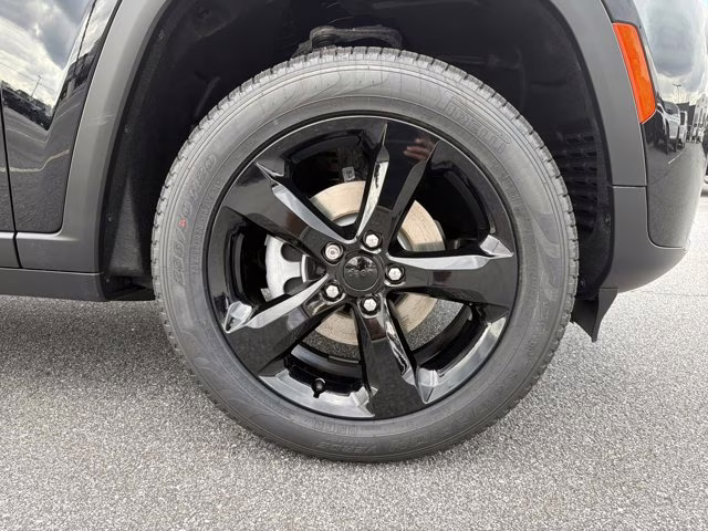 2026 Diamond Black Crystal Pearlcoat Jeep Grand Cherokee Limited 4X4 SUV