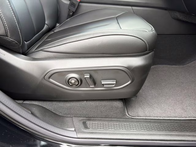 2026 Diamond Black Crystal Pearlcoat Jeep Grand Cherokee Limited 4X4 SUV