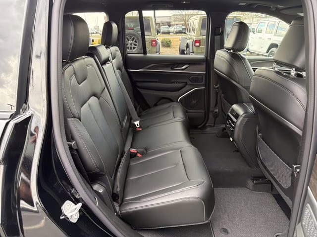 2026 Diamond Black Crystal Pearlcoat Jeep Grand Cherokee Limited 4X4 SUV