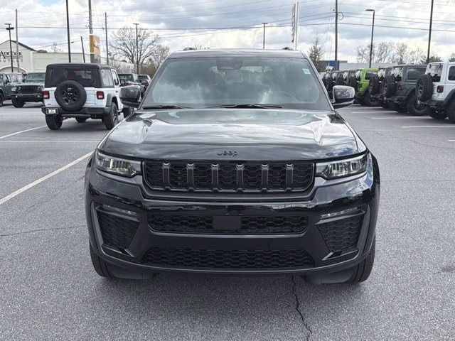 2026 Diamond Black Crystal Pearlcoat Jeep Grand Cherokee Limited 4X4 SUV