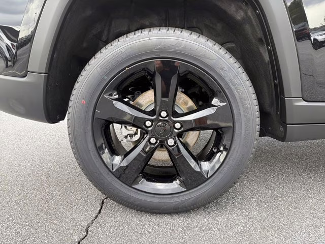 2026 Diamond Black Crystal Pearlcoat Jeep Grand Cherokee Limited 4X4 SUV