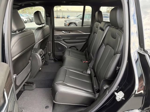 2026 Diamond Black Crystal Pearlcoat Jeep Grand Cherokee Limited 4X4 SUV