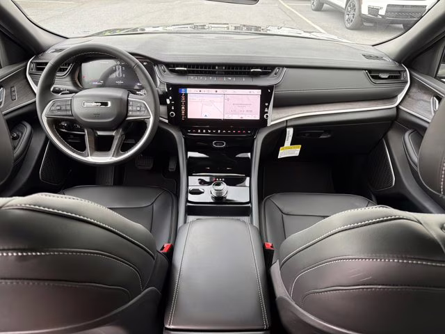 2026 Diamond Black Crystal Pearlcoat Jeep Grand Cherokee Limited 4X4 SUV