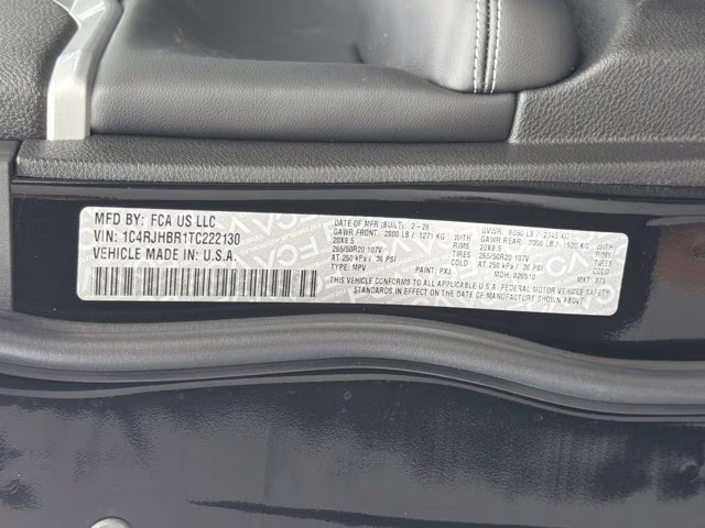 2026 Diamond Black Crystal Pearlcoat Jeep Grand Cherokee Limited 4X4 SUV