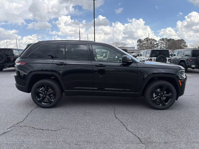 2026 Diamond Black Crystal Pearlcoat Jeep Grand Cherokee Limited 4X4 SUV