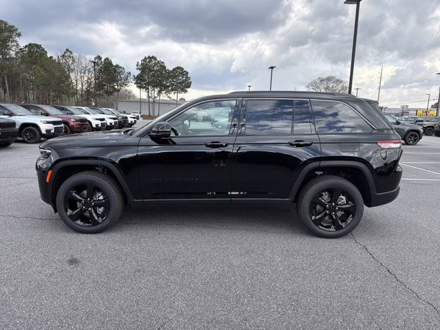 2026 Diamond Black Crystal Pearlcoat Jeep Grand Cherokee Limited 4X4 SUV