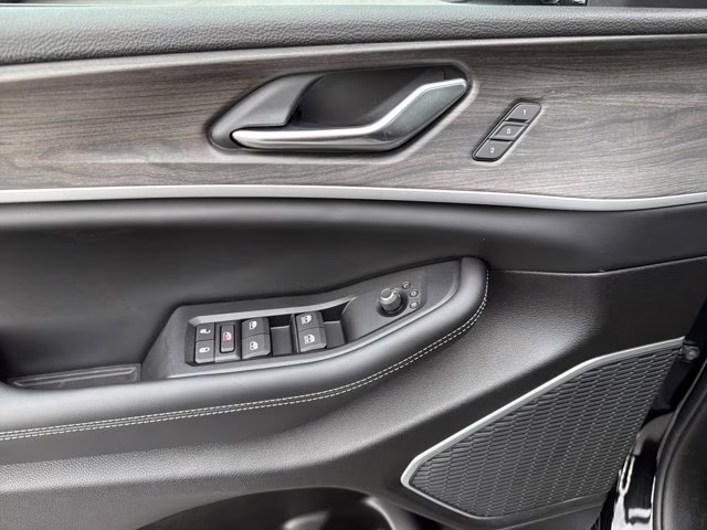 2026 Diamond Black Crystal Pearlcoat Jeep Grand Cherokee Limited 4X4 SUV