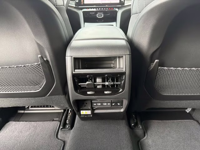 2026 Diamond Black Crystal Pearlcoat Jeep Grand Cherokee Limited 4X4 SUV