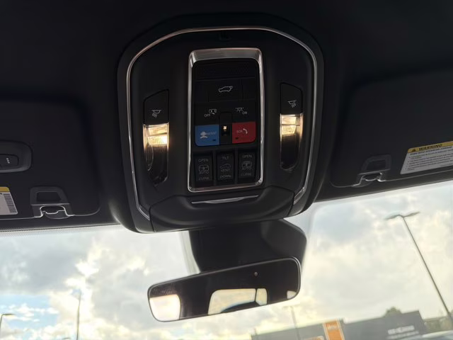 2026 Diamond Black Crystal Pearlcoat Jeep Grand Cherokee Limited 4X4 SUV