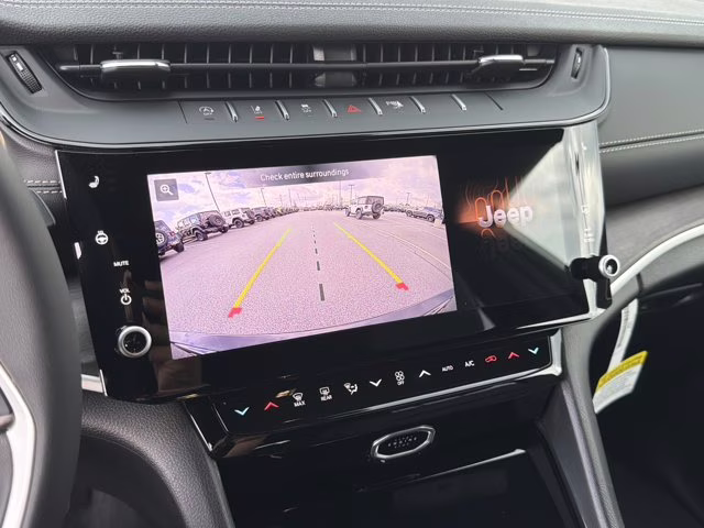 2026 Diamond Black Crystal Pearlcoat Jeep Grand Cherokee Limited 4X4 SUV