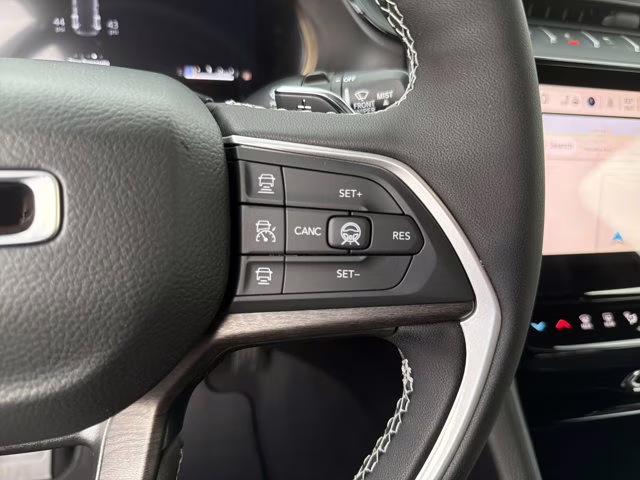 2026 Diamond Black Crystal Pearlcoat Jeep Grand Cherokee Limited 4X4 SUV