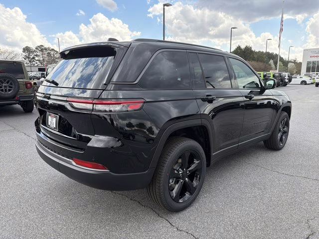 2026 Diamond Black Crystal Pearlcoat Jeep Grand Cherokee Limited 4X4 SUV