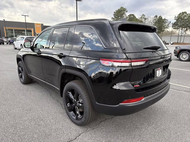 2026 Diamond Black Crystal Pearlcoat Jeep Grand Cherokee Limited 4X4 SUV