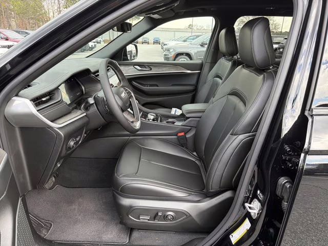 2026 Diamond Black Crystal Pearlcoat Jeep Grand Cherokee Limited 4X4 SUV