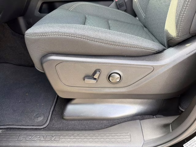 2026 Diamond Black Crystal Pearlcoat Ram 1500 Big Horn 4X4 Truck