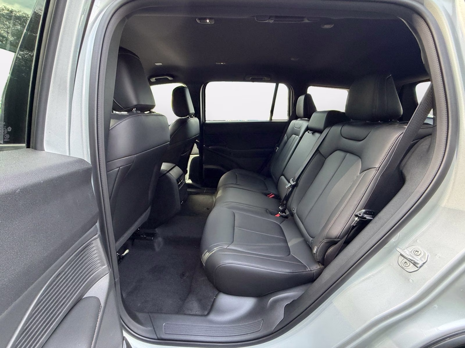 2026 Silver Zynith Clearcoat Jeep Cherokee Limited 4X4 SUV
