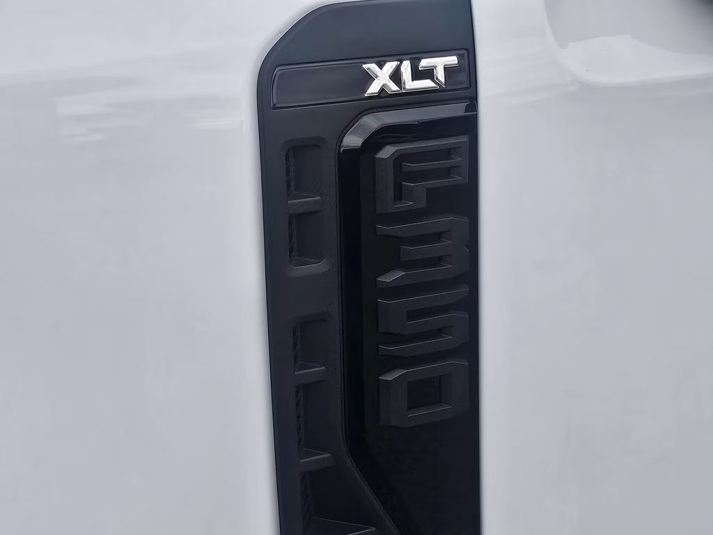 2026 Oxford White Ford Super Duty F-350 SRW XLT 4X4 Truck