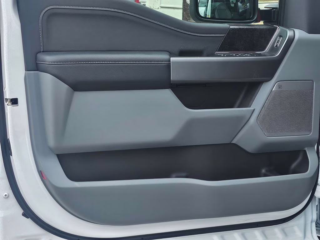 2026 Oxford White Ford Super Duty F-350 SRW XLT 4X4 Truck