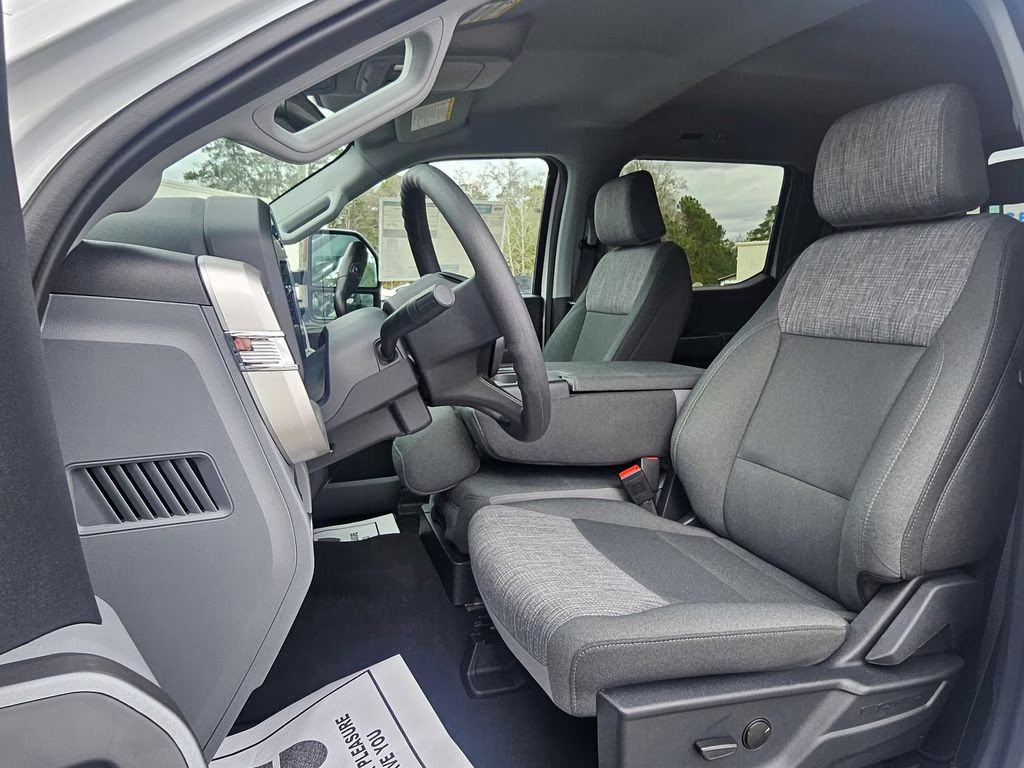 2026 Oxford White Ford Super Duty F-350 SRW XLT 4X4 Truck