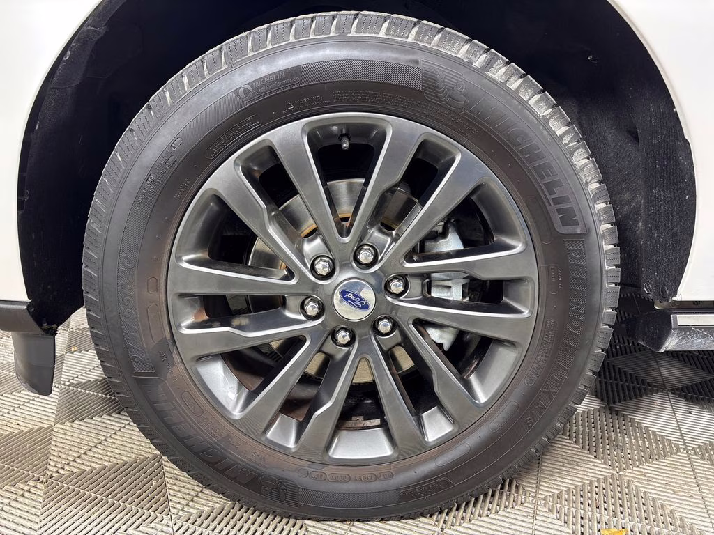 2019 White Platinum Clearcoat Metallic Ford Expedition Limited RWD SUV