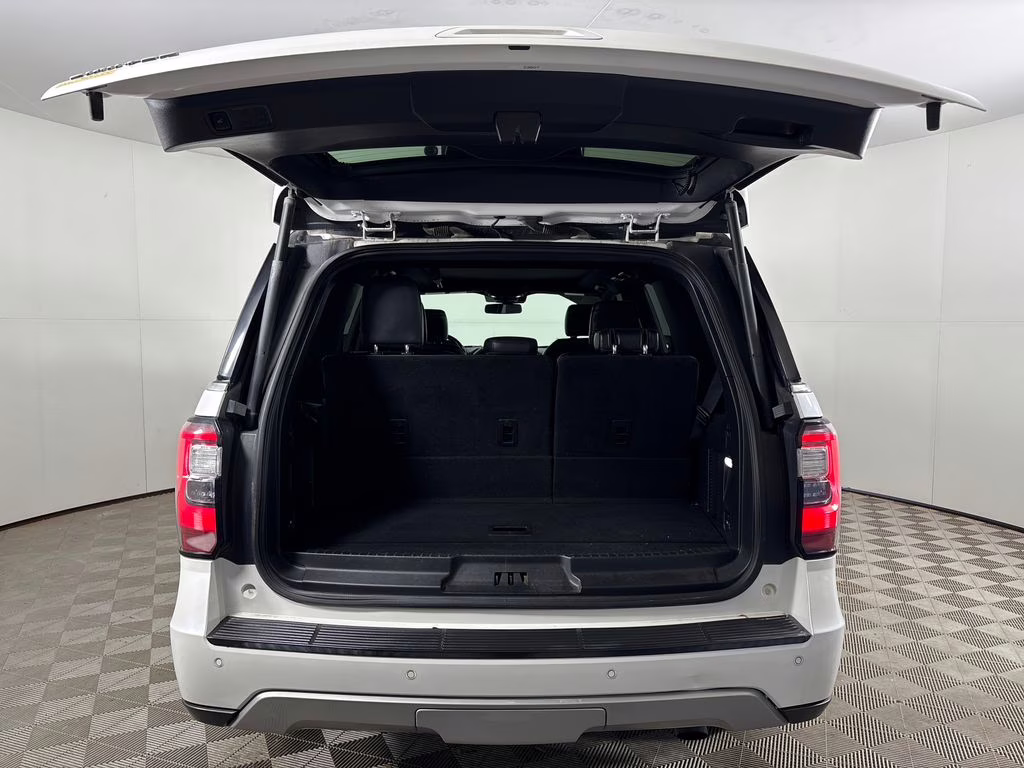 2019 White Platinum Clearcoat Metallic Ford Expedition Limited RWD SUV