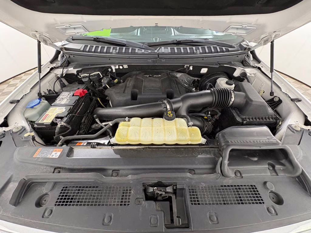 2019 White Platinum Clearcoat Metallic Ford Expedition Limited RWD SUV