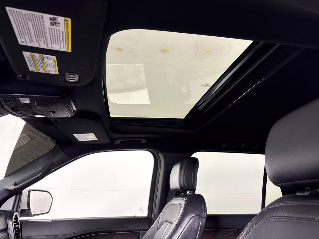 2019 White Platinum Clearcoat Metallic Ford Expedition Limited RWD SUV