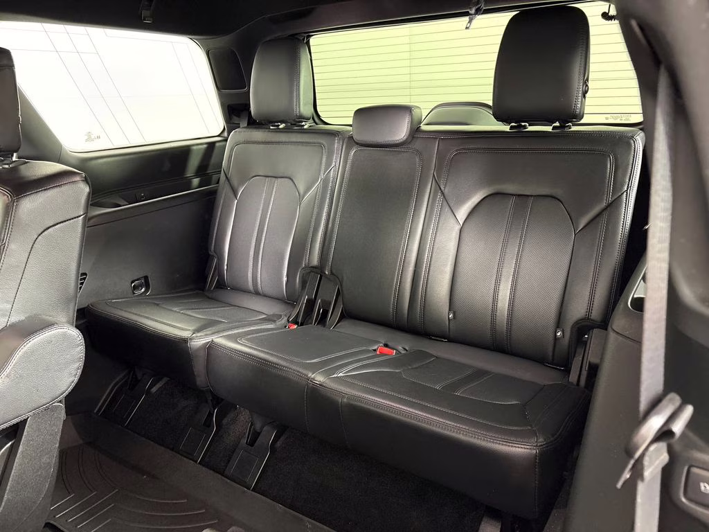 2019 White Platinum Clearcoat Metallic Ford Expedition Limited RWD SUV