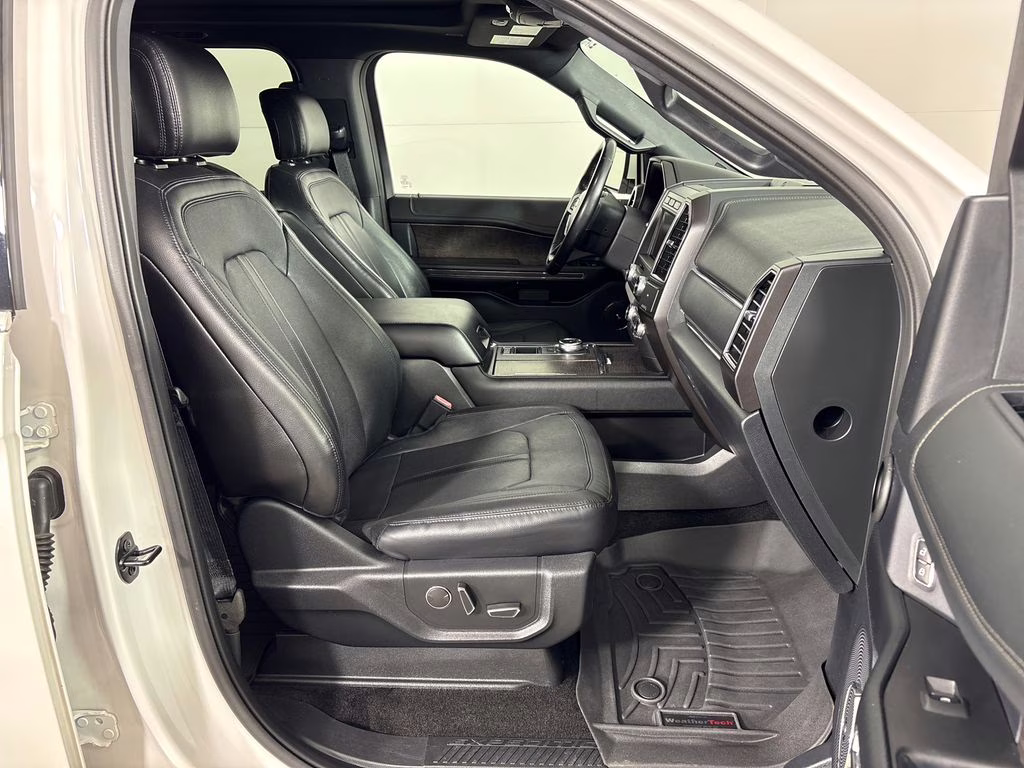 2019 White Platinum Clearcoat Metallic Ford Expedition Limited RWD SUV