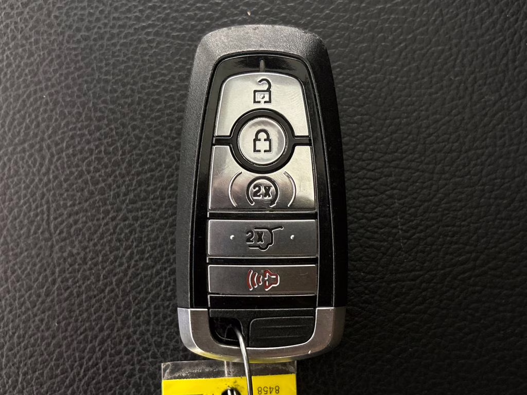 2019 White Platinum Clearcoat Metallic Ford Expedition Limited RWD SUV