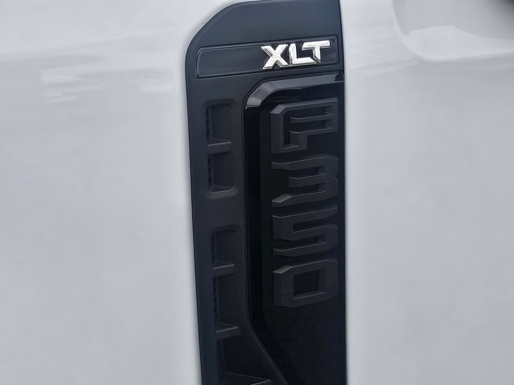 2026 Oxford White Ford Super Duty F-350 SRW XLT 4X4 Truck